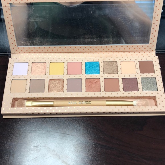 Kylie Cosmetics - Picture 1 of 4